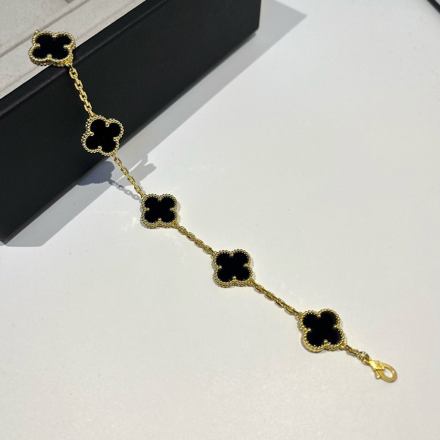 [Eterna Jewels] CLOVER 5 MOTIF ONYX-ARMBANDKOLLEKTION