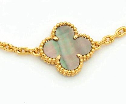 [Eterna Jewels] CLOVER 5 MOTIV GRAUES PERLMUTT-ARMBAND KOLLEKTION