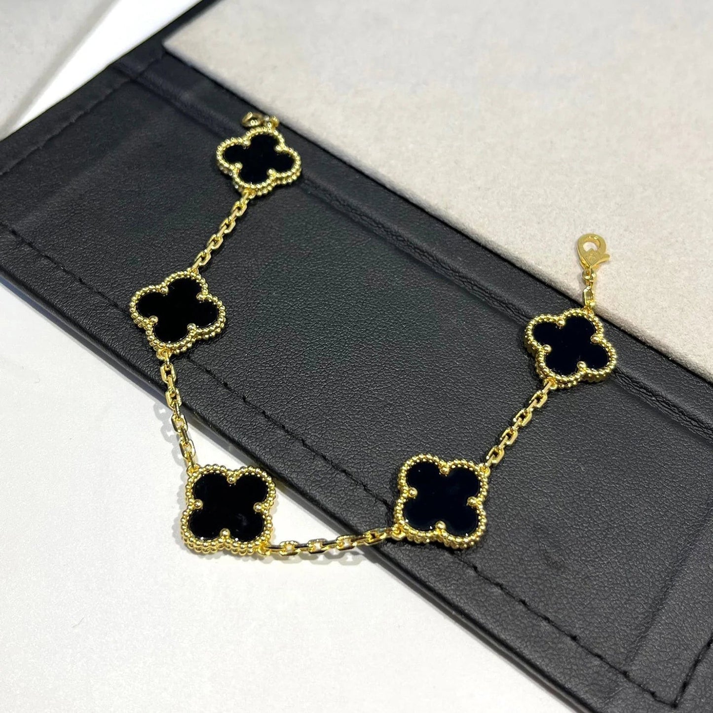 [Eterna Jewels] CLOVER 5 MOTIF ONYX-ARMBANDKOLLEKTION