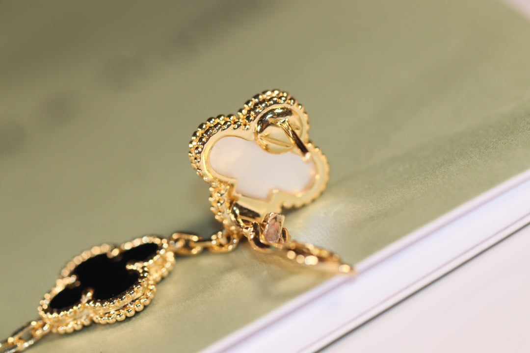 [Eterna Jewels]KLEEBLLATT-OHRRINGE GOLD ONYX MOP 3 MOTIVE
