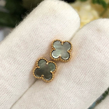[エテルナジュエル] クローバーミニゴールドピアス