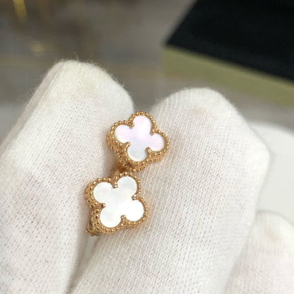 [エテルナジュエル] クローバーミニゴールドピアス