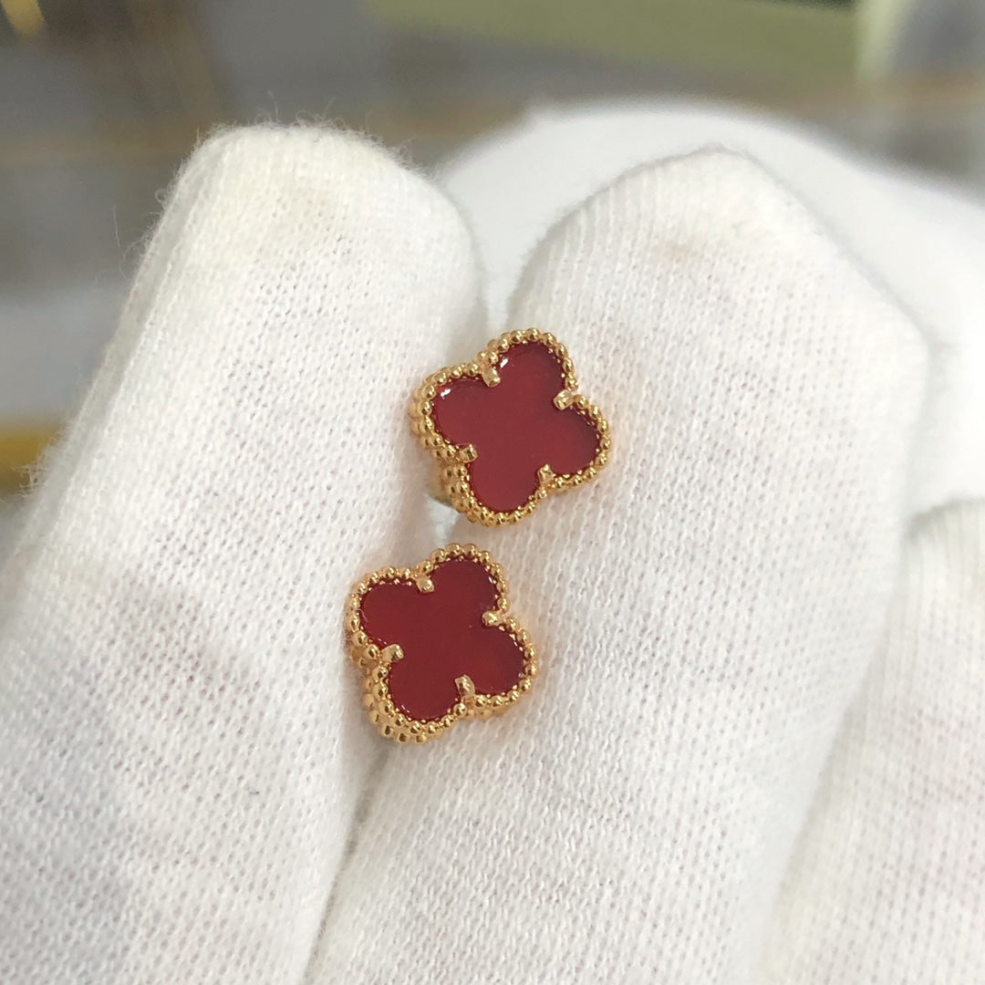 [エテルナジュエル] クローバーミニゴールドピアス
