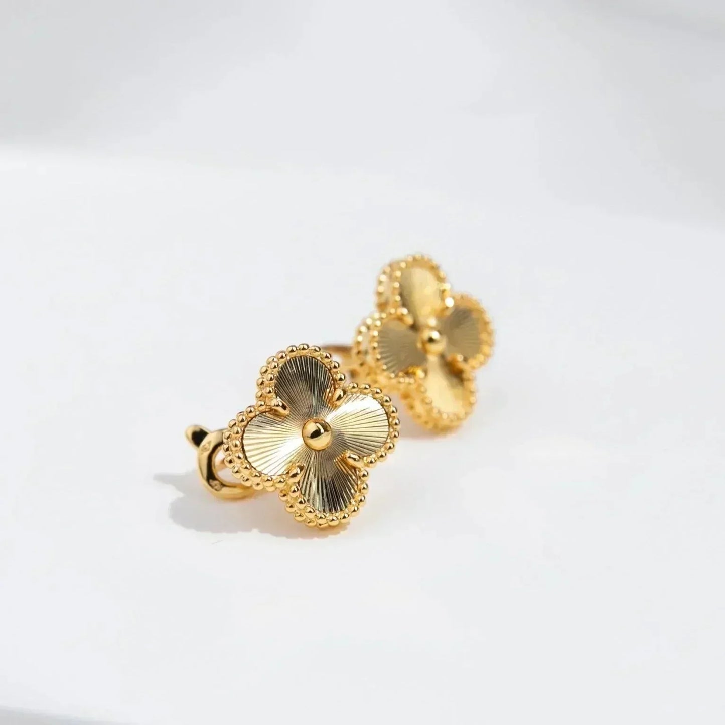 [Eterna Jewels]クローバーミディアム 1モチーフ レーザーピアス