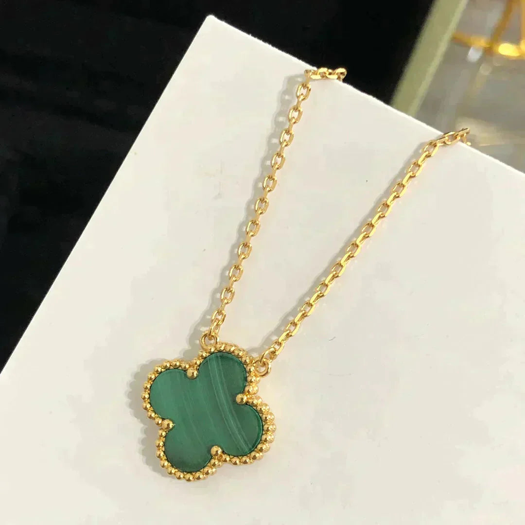 [Eterna Jewels]KLEE 15MM MALACHIT EINZELBLUMEN-HALSKEITE