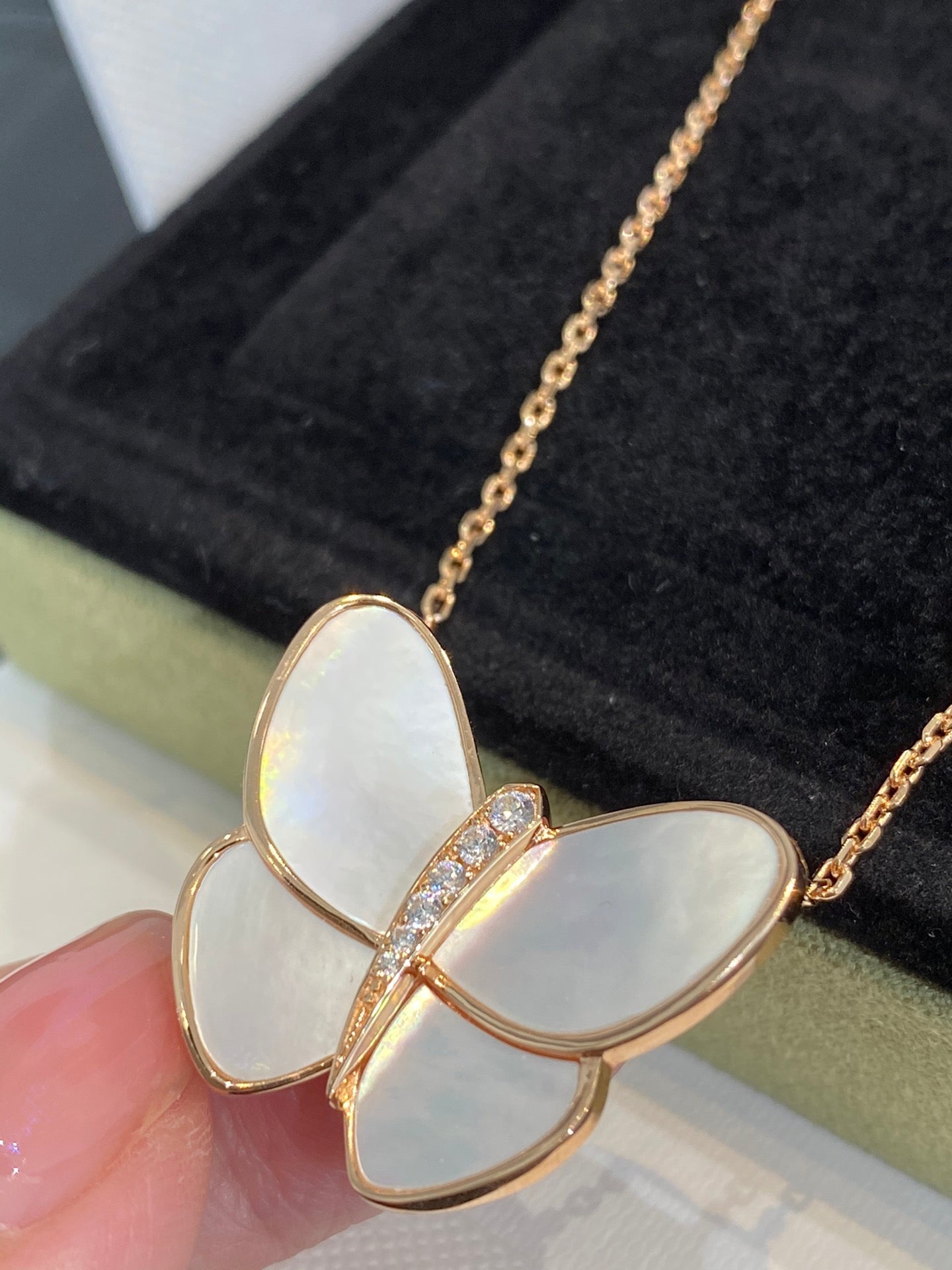 [Eterna Jewels]SCHMETTERLING GOLD MOP DIAMANT HALSKETTE