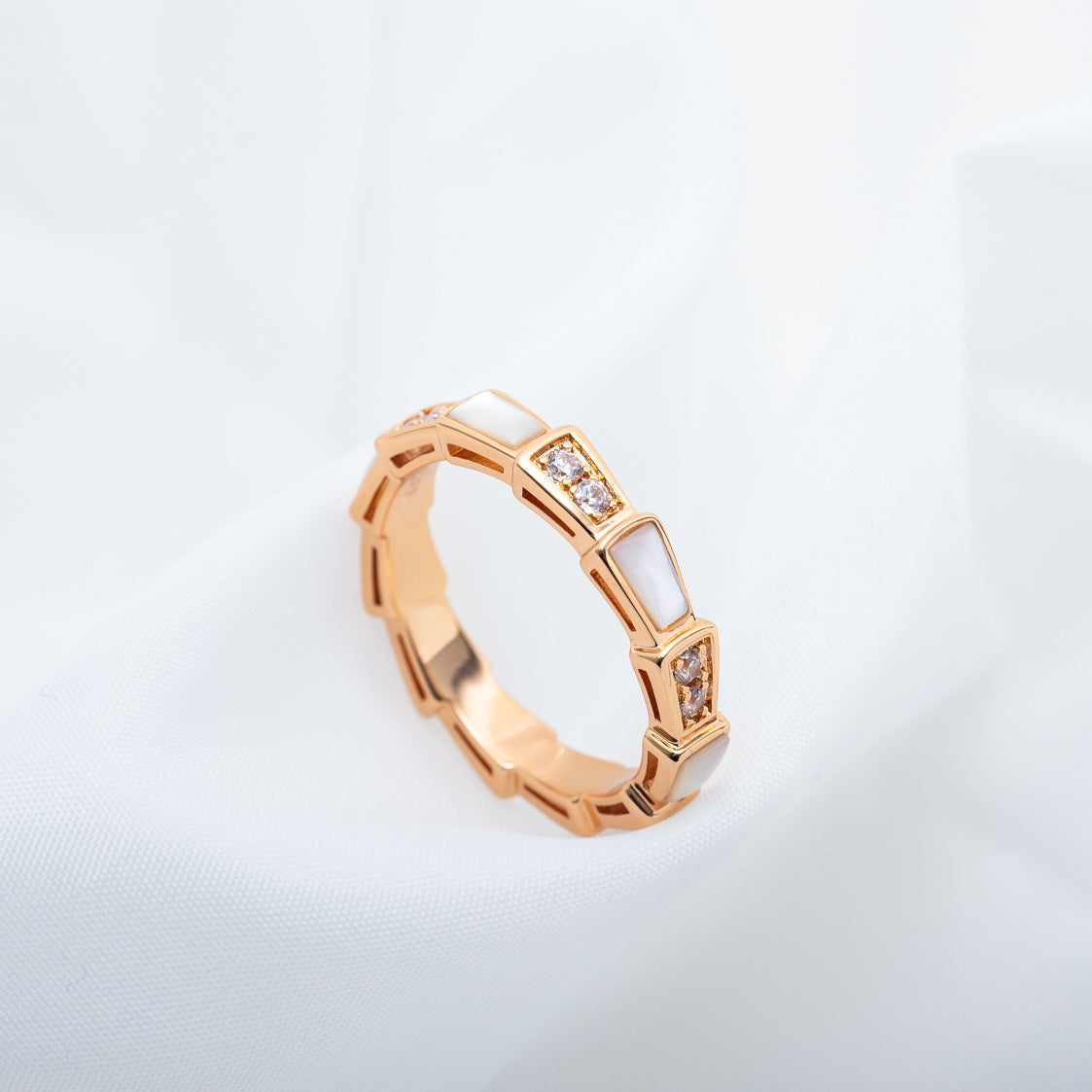 [Eterna Jewels]SERPENTI RING ROSÉGOLD DIAMANT PERLMUTT 3MM