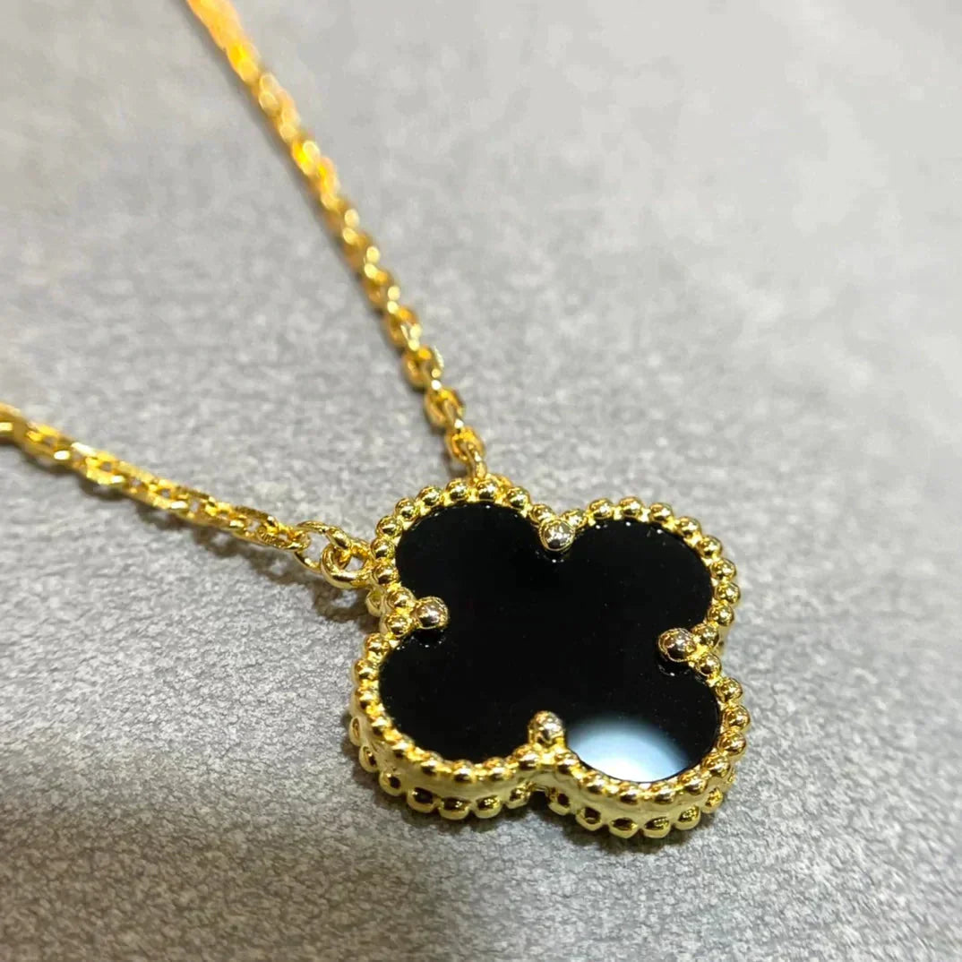 [Eterna Jewels]KLEEBELATT 15MM SCHWARZER ONYX EINZELBLUMEN-HALSKEETE