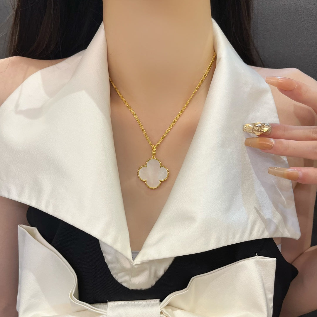 [Eterna Jewels]KLEEBKATT 25MM PERLMUTT GROSSE ANHÄNGERKETTE