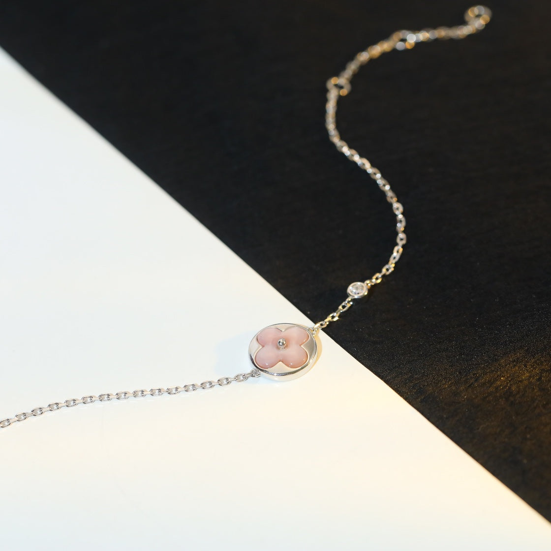 [エテルナジュエルズ]サンモチーフピンクMOPシルバーブレスレット