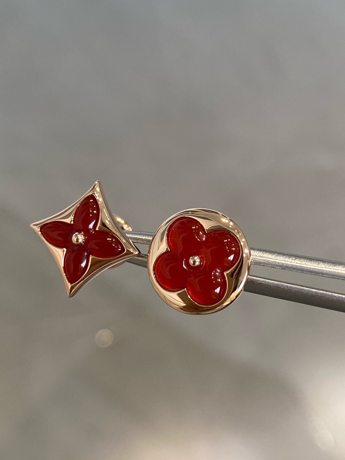 [Eterna Jewels]STERN- UND SONNENOHRRINGE AUS ROSÉGOLD MIT KARNEOL