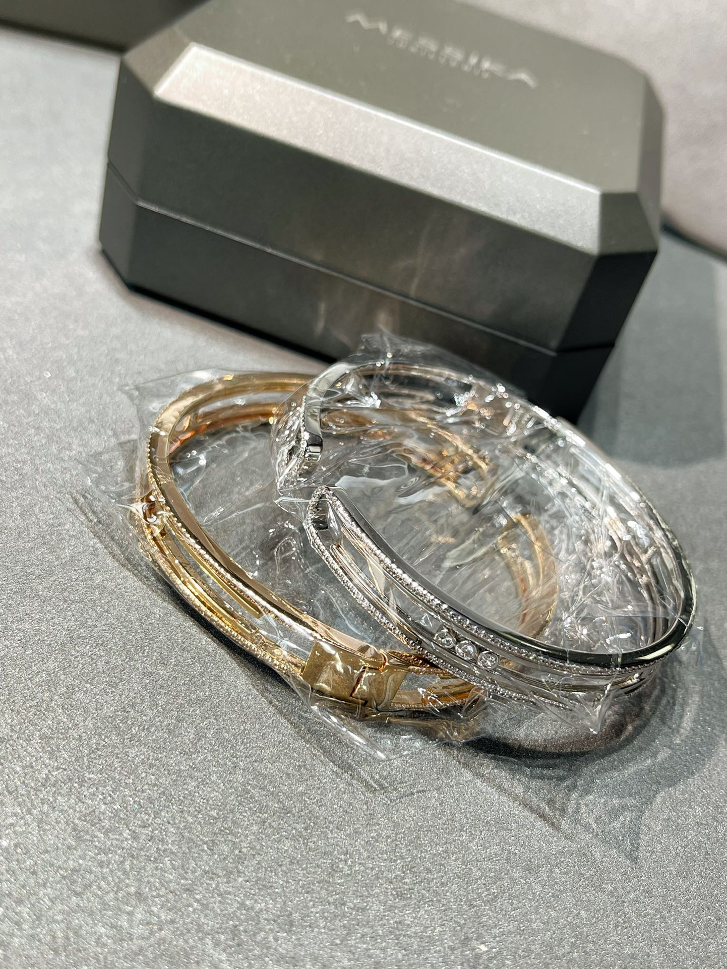 [Eterna Jewels]BEWEGEN SIE DAS 10. GEPFLASTERTE DIAMANTARMREIFEN