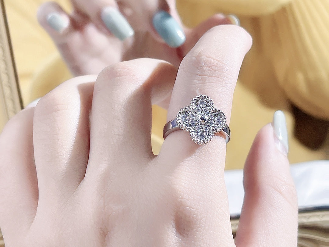 [Eterna Jewels]KLEEBLLATT-DIAMANTENRING
