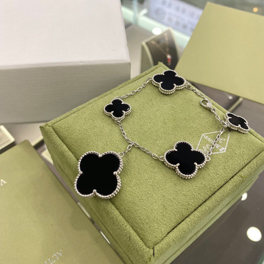 [Eterna Jewels]KLEEBKATT 5 MOTIVE SILBER ONYX ARMBAND
