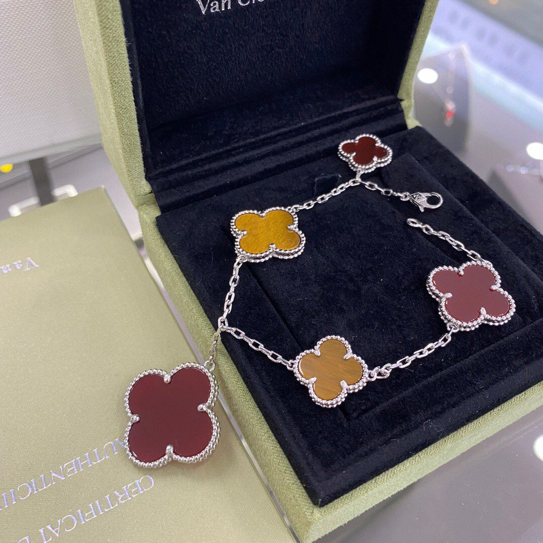 [エテルナジュエルズ]クローバー 5モチーフ シルバー カーネリアン タイガーアイブレスレット