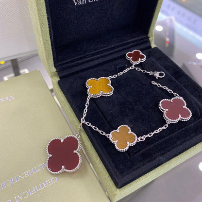 [エテルナジュエルズ]クローバー 5モチーフ シルバー カーネリアン タイガーアイブレスレット