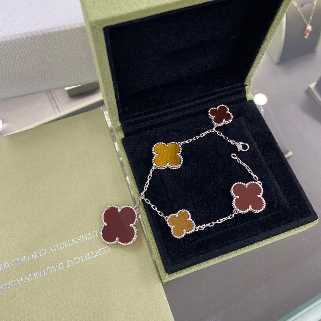 [エテルナジュエルズ]クローバー 5モチーフ シルバー カーネリアン タイガーアイブレスレット