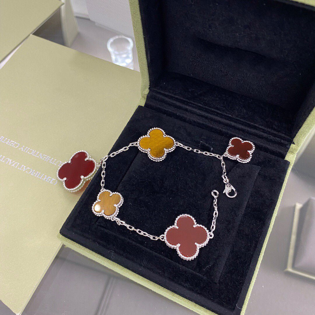 [エテルナジュエルズ]クローバー 5モチーフ シルバー カーネリアン タイガーアイブレスレット