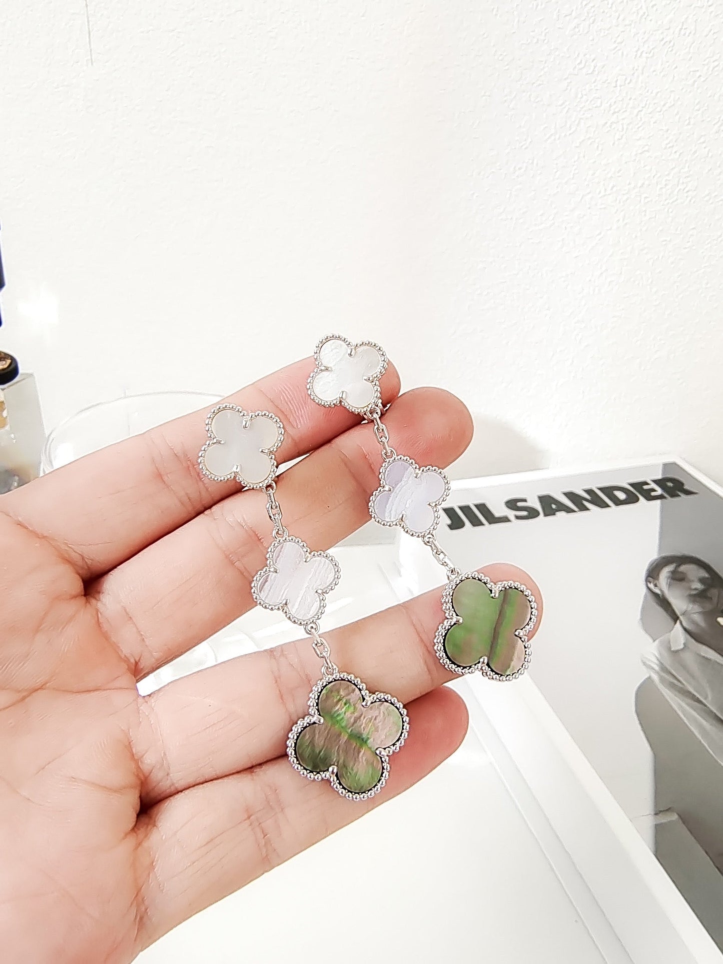 [Eterna Jewels]KLEE 3 MOTIVE CHALCEDON DUNKLE PERLMUTT SILBER OHRRINGE