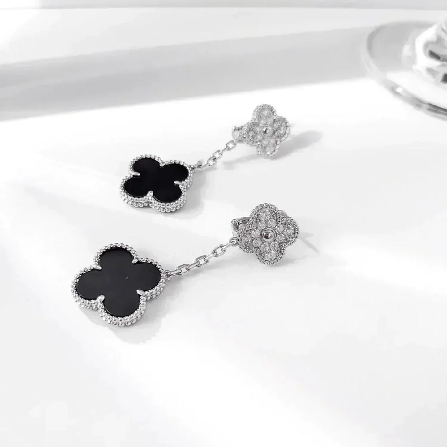 [Eterna Jewels]KLEE 2 MOTIVE DIAMANT ONYX OHRRINGE SILBER