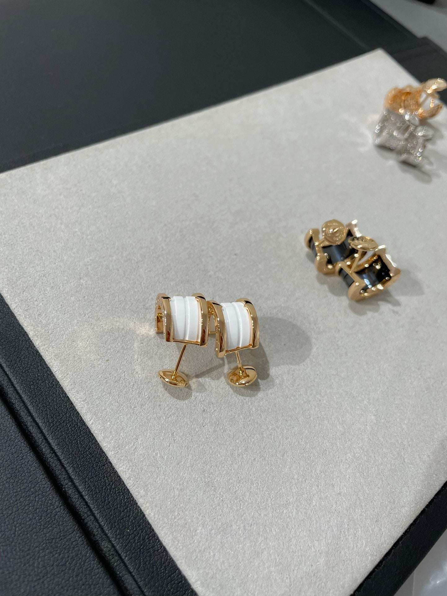 [Eterna Jewels]ZERO 1 OHRRINGE AUS ROSÉGOLD UND KERAMIK