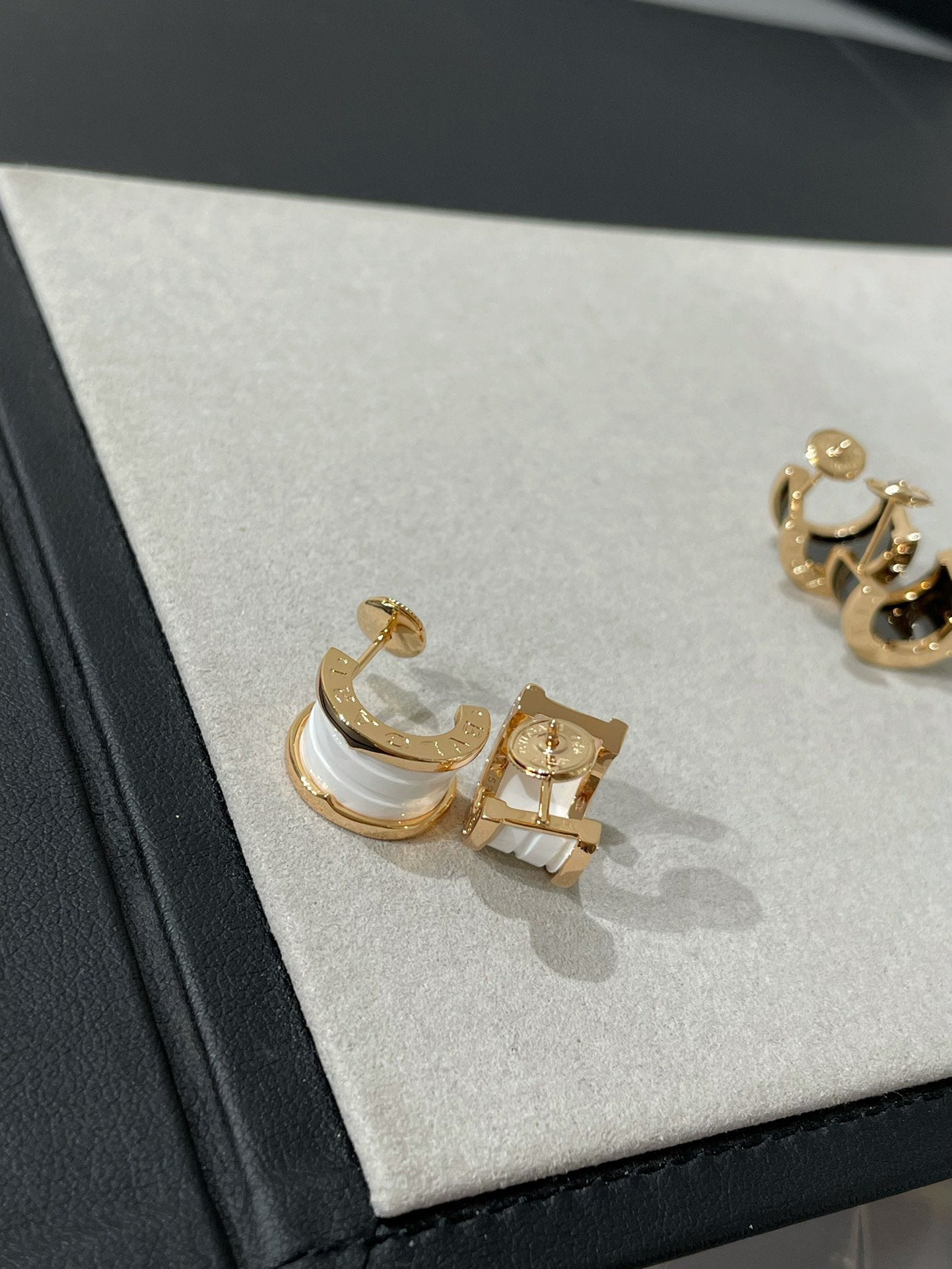 [Eterna Jewels]ZERO 1 OHRRINGE AUS ROSÉGOLD UND KERAMIK