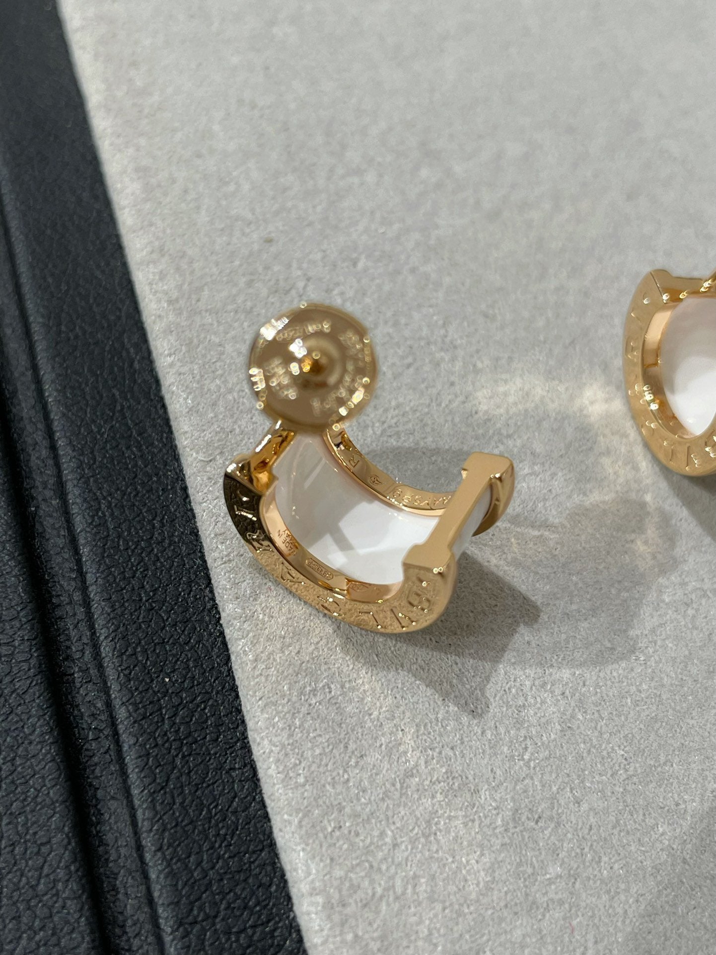 [Eterna Jewels]ZERO 1 OHRRINGE AUS ROSÉGOLD UND KERAMIK