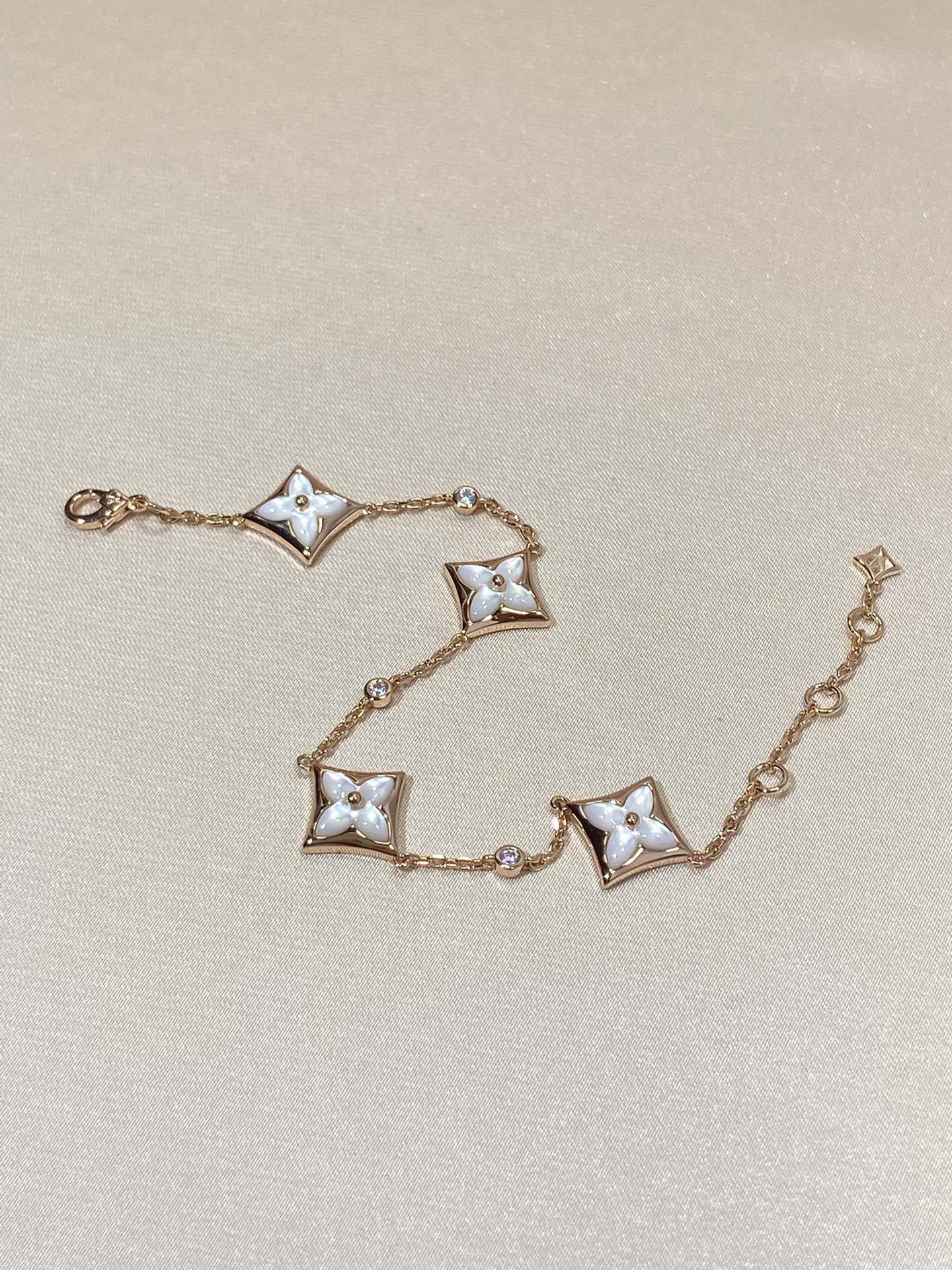 [エテルナジュエルズ]スター4モチーフマザーオブパールダイヤモンドピンクゴールドブレスレット