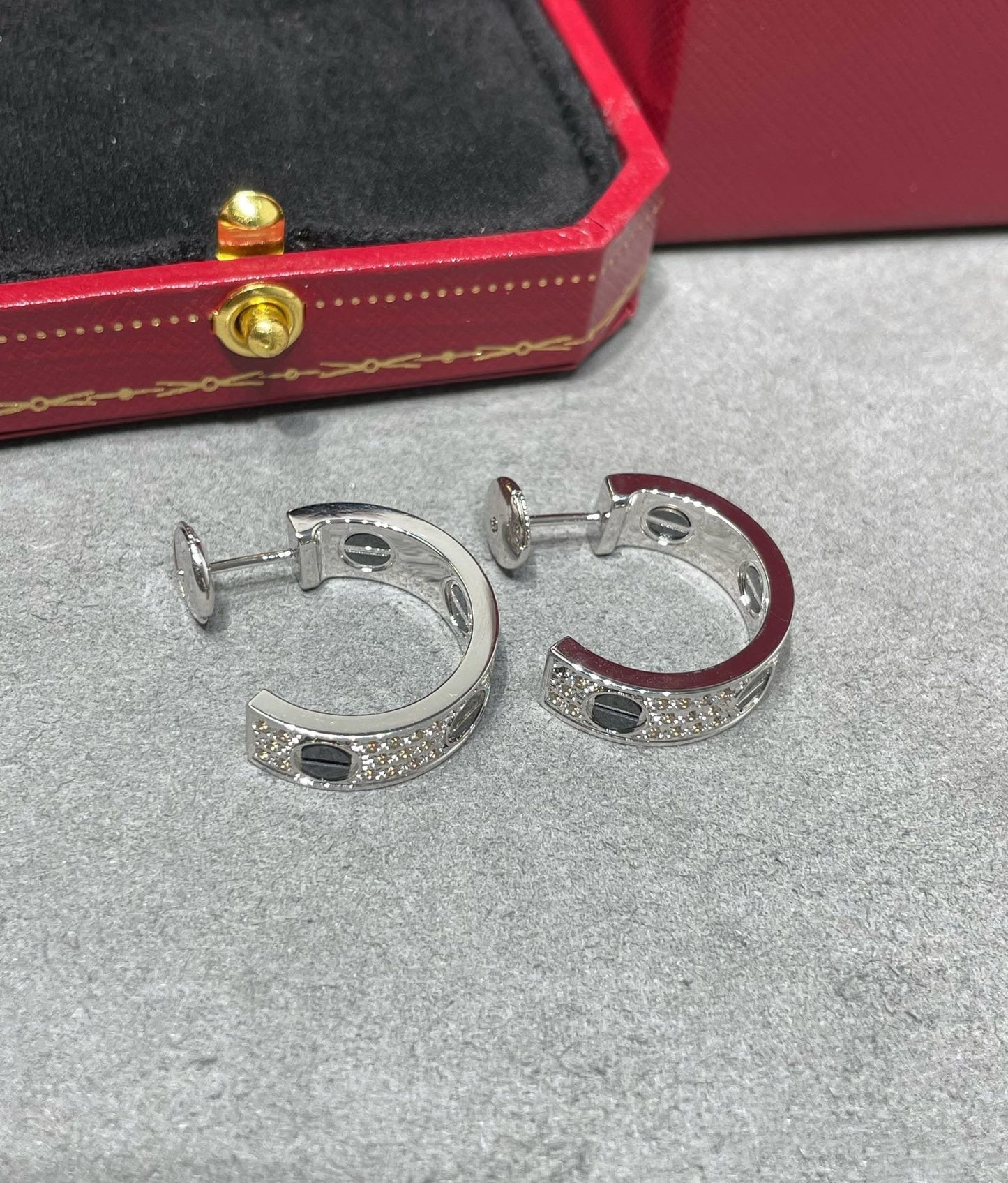 [Eterna Jewels]LIEBE KERAMIK DIAMANTGEPFLASTERTE SILBERNE OHRRINGE