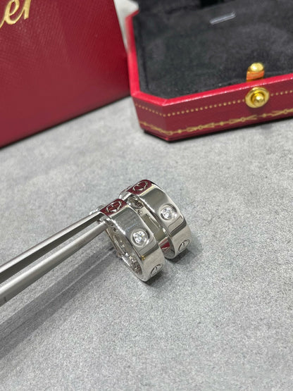 [Eterna Jewels]LIEBE 5.5MM 1 DIAMANT OHRRINGE