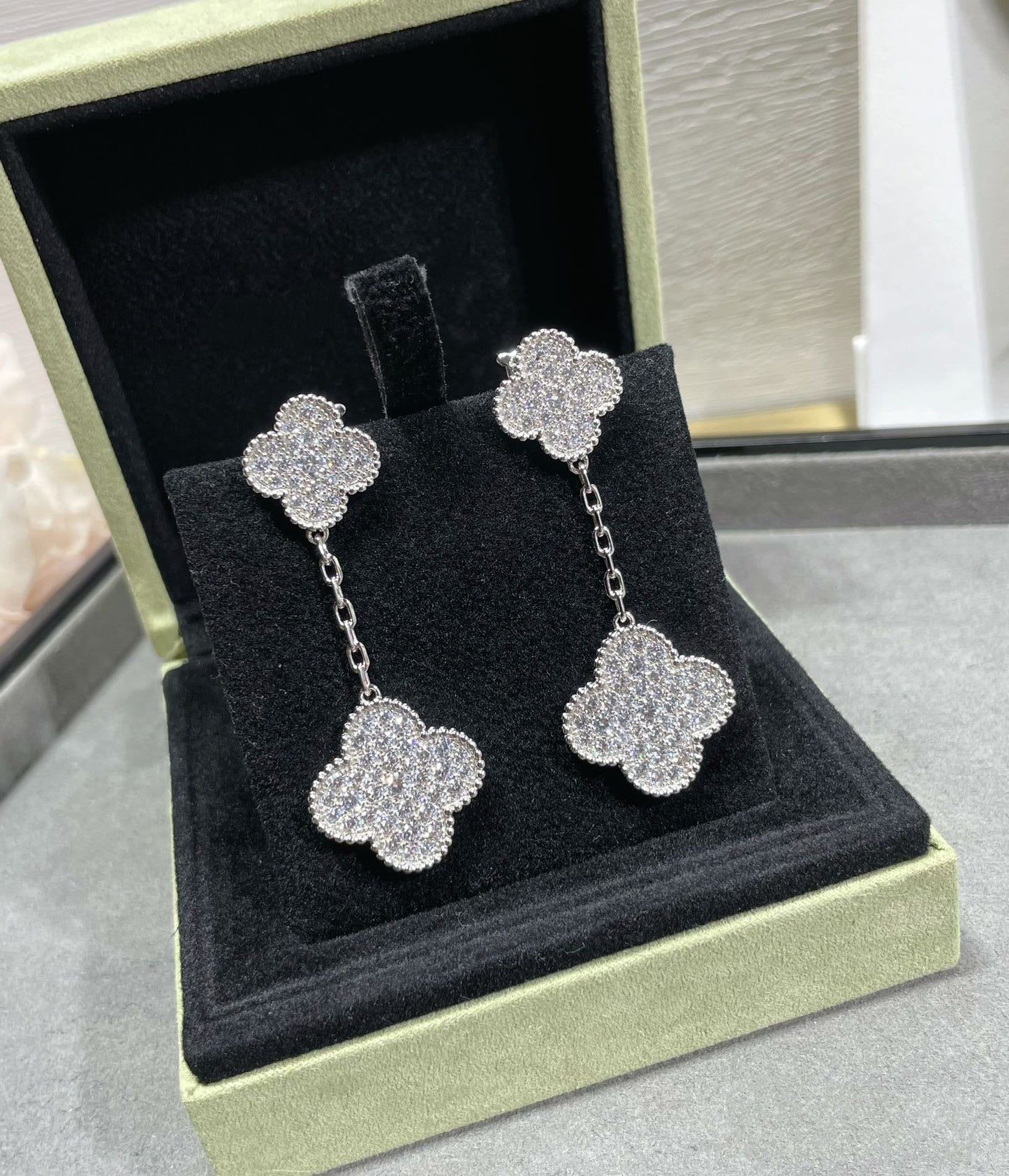 [Eterna Jewels]KLEE 2 MOTIVE DIAMANT BESETZTE SILBER OHRRINGE
