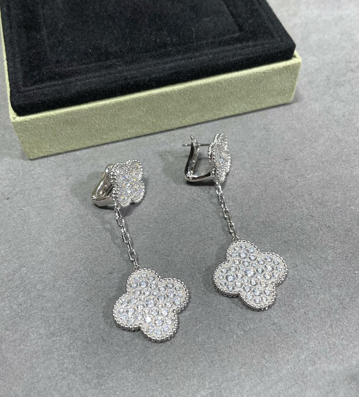 [Eterna Jewels]KLEE 2 MOTIVE DIAMANT BESETZTE SILBER OHRRINGE