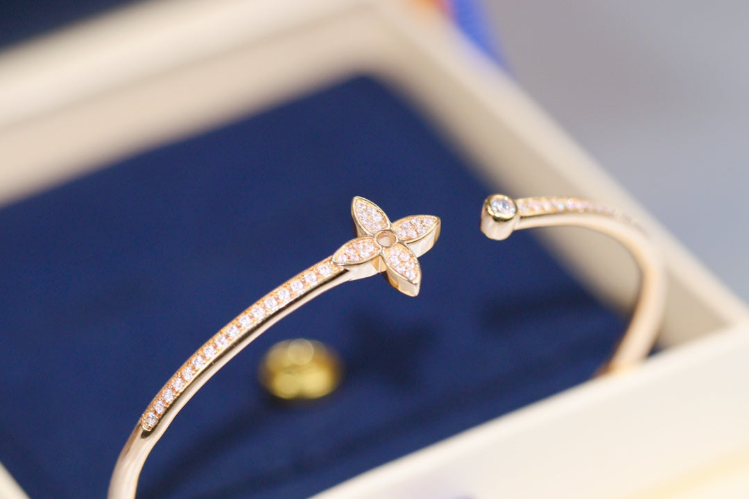 [Eterna Jewels]IDYLLE ROSÉGOLD ARMREIF MIT DIAMANTEN