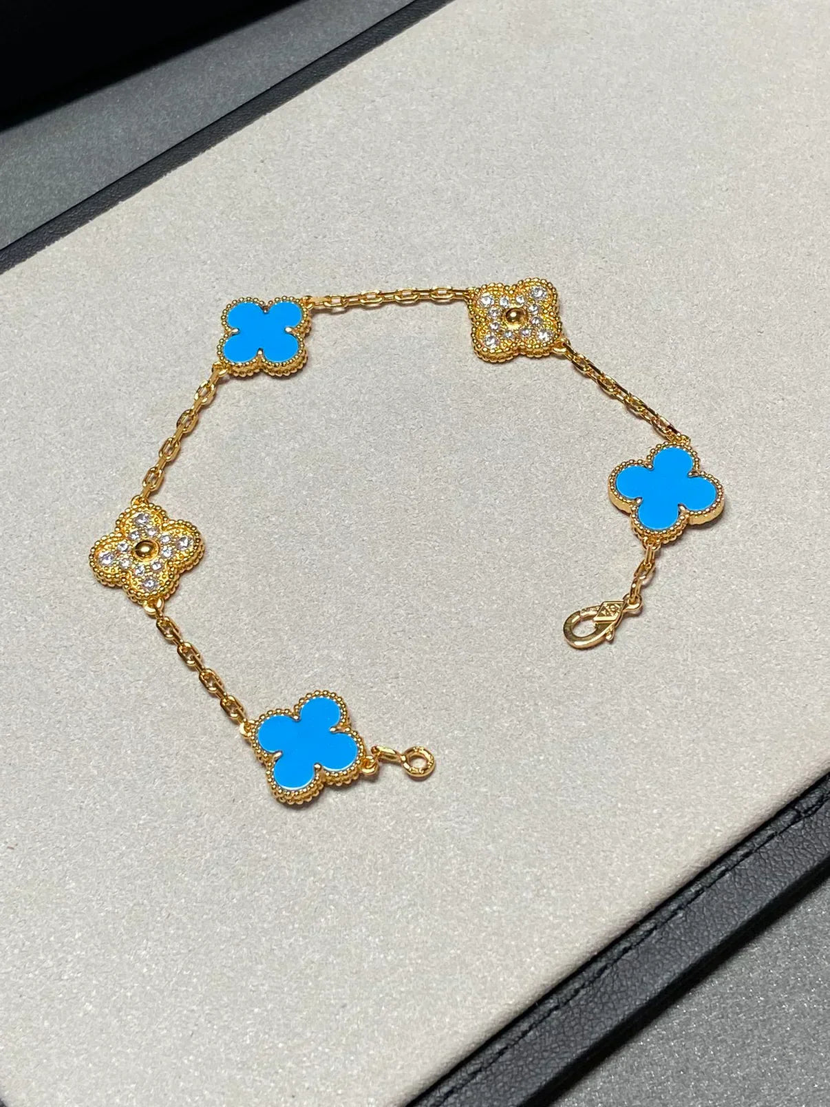 [Eterna Jewels] CLOVER 5 MOTIV BLAUER ACHAT ARMBAND KOLLEKTION