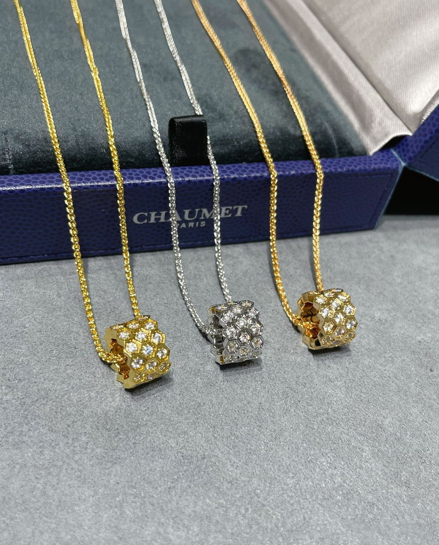 [Eterna Jewels]BEE LOVE DIAMOND PAVED 3 REIHEN HALSKETTE