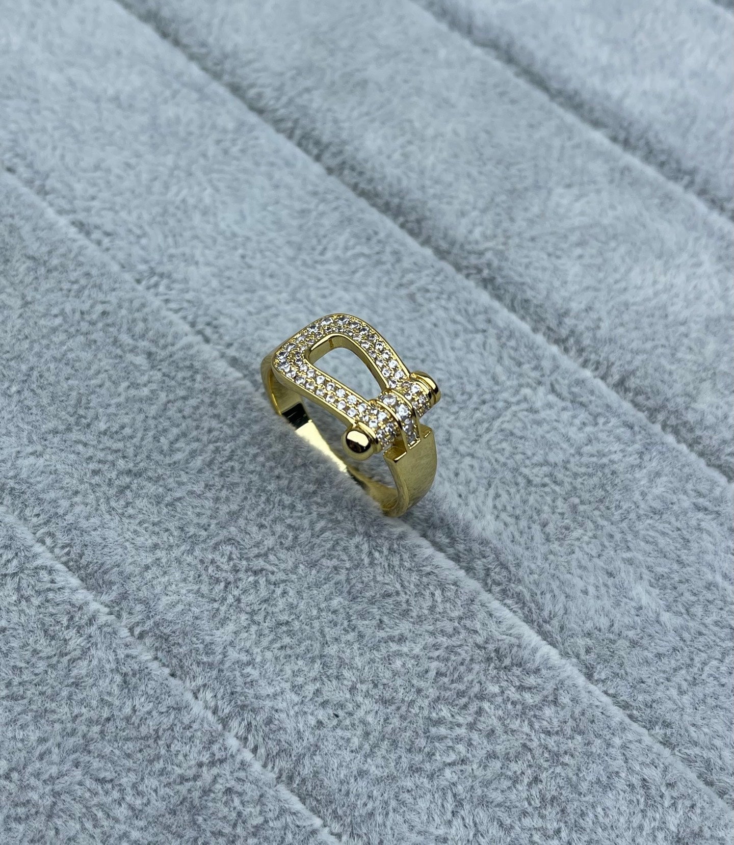 [Eterna Jewels]Breiter hufeisenförmiger, diamantbesetzter Ring