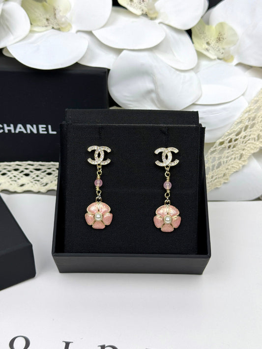 [Eterna Jewels]26C Rosa Kamelien-Emaille-Anhänger mit Doppel-C-Ohrringen