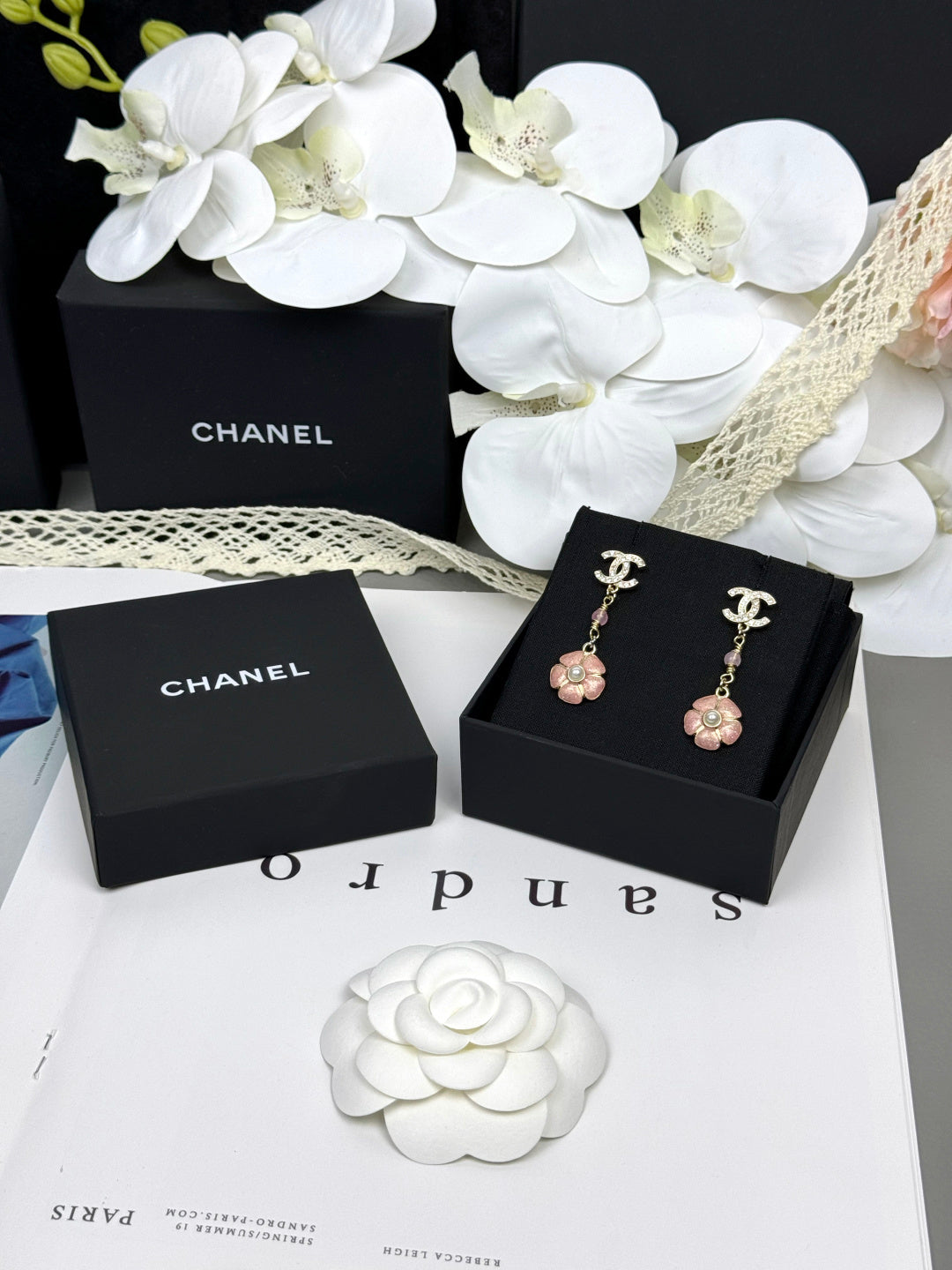 [Eterna Jewels]26C Rosa Kamelien-Emaille-Anhänger mit Doppel-C-Ohrringen