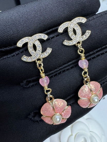 [Eterna Jewels]26C Rosa Kamelien-Emaille-Anhänger mit Doppel-C-Ohrringen