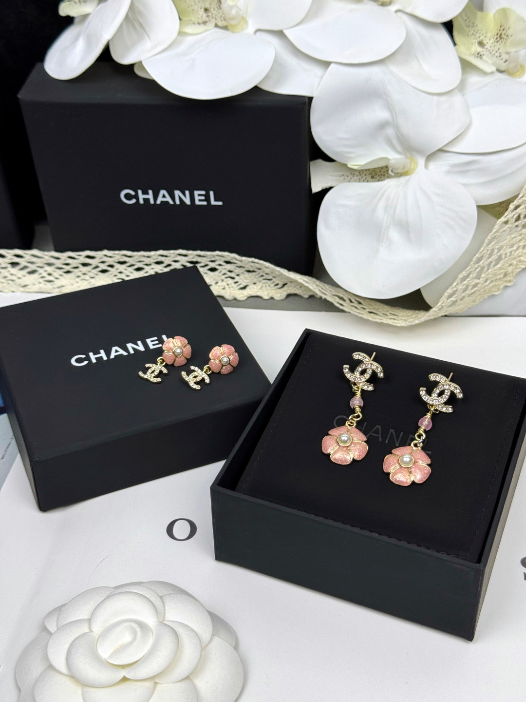 [Eterna Jewels]26C Rosa Kamelien-Emaille-Anhänger mit Doppel-C-Ohrringen