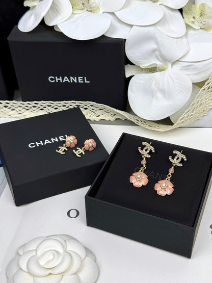 [Eterna Jewels]26C Rosa Kamelien-Emaille-Anhänger mit Doppel-C-Ohrringen