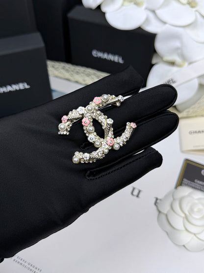 [Eterna Jewels]26C Pink-weiß emaillierte Eiscreme-Doppel-C-Brosche
