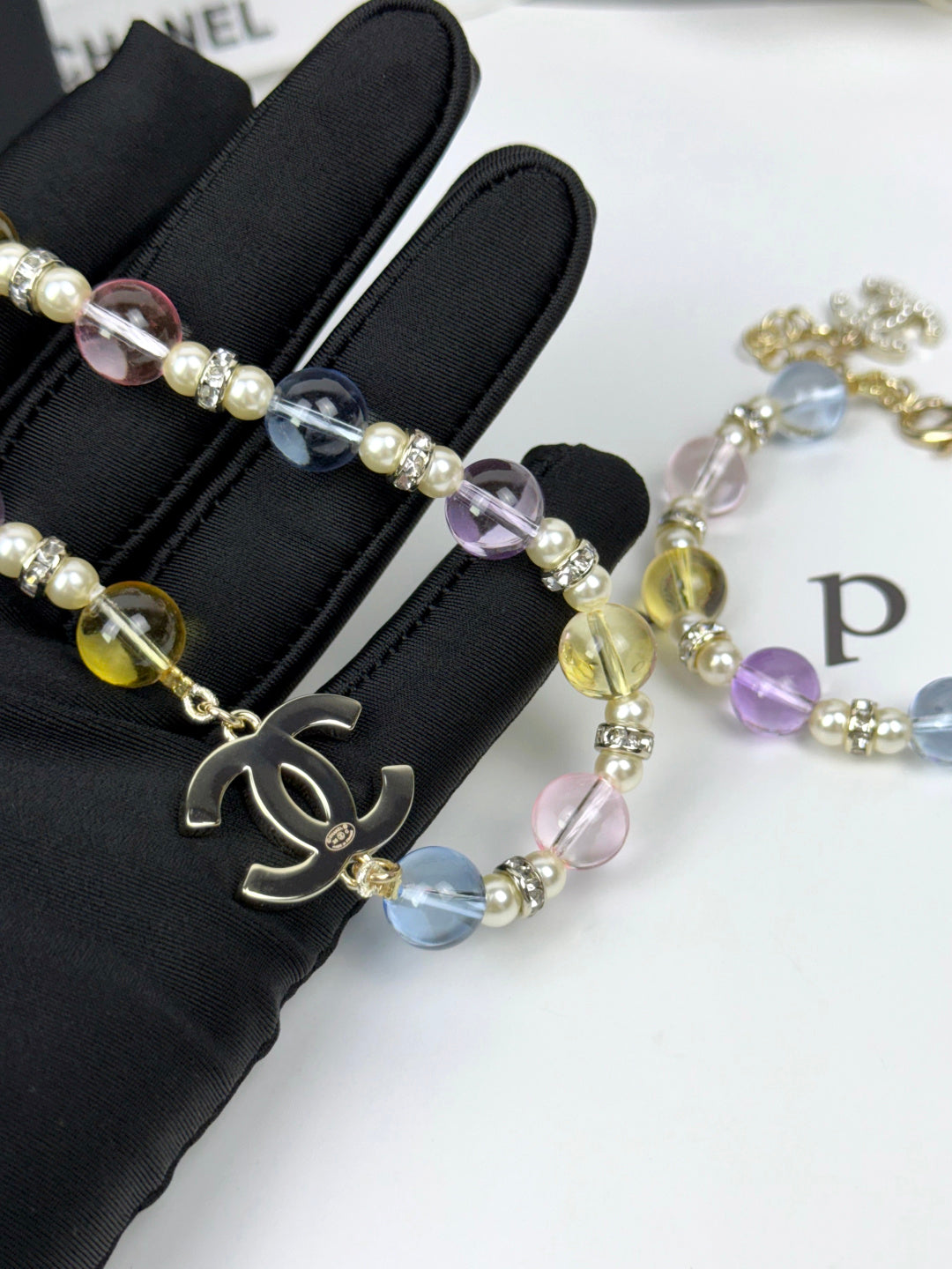 [Eterna Jewels]26C Halskette mit bunten, transparenten Harz-Elementen aus der neuen Frühjahrskollektion