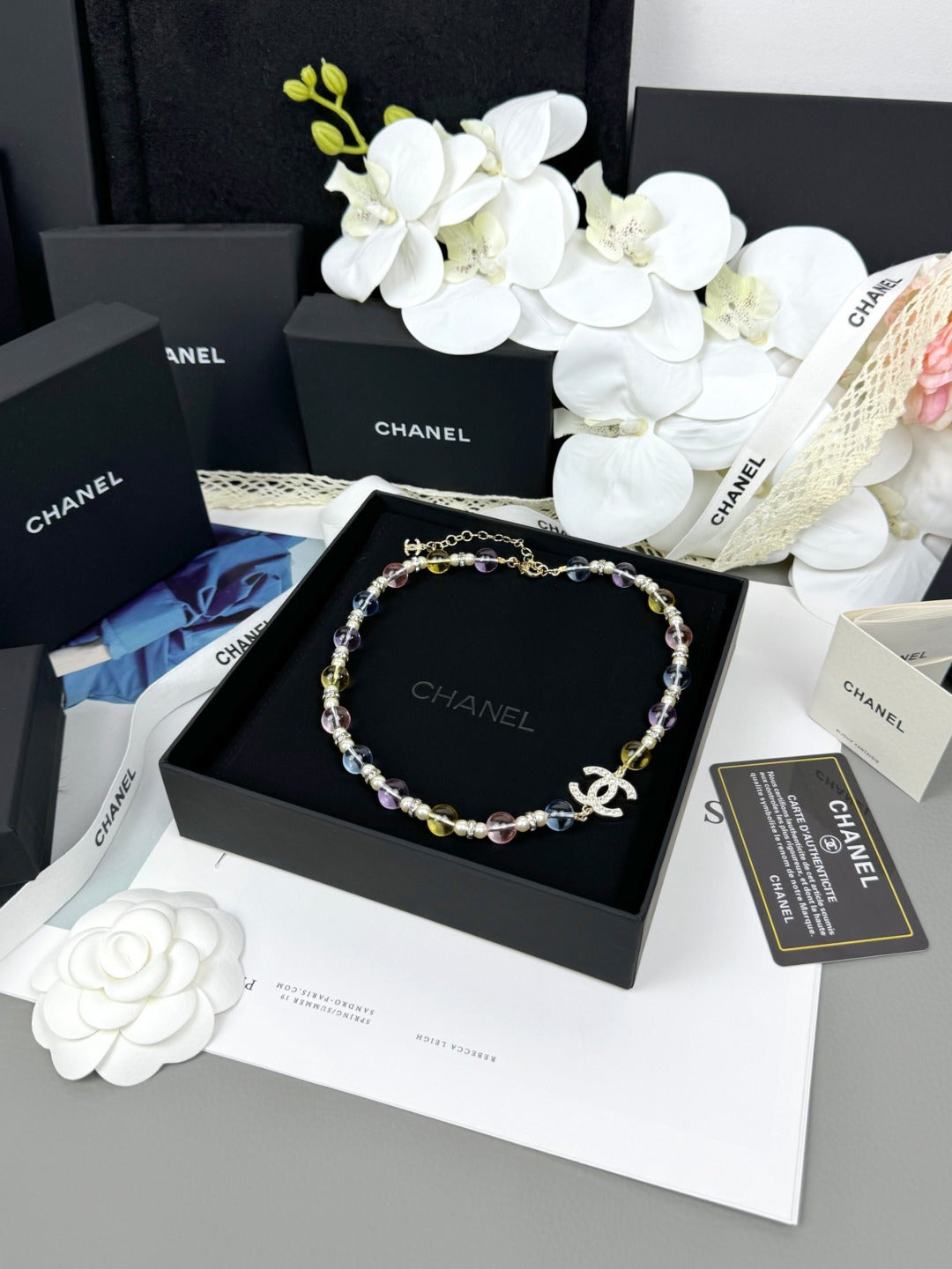 [Eterna Jewels]26C Halskette mit bunten, transparenten Harz-Elementen aus der neuen Frühjahrskollektion