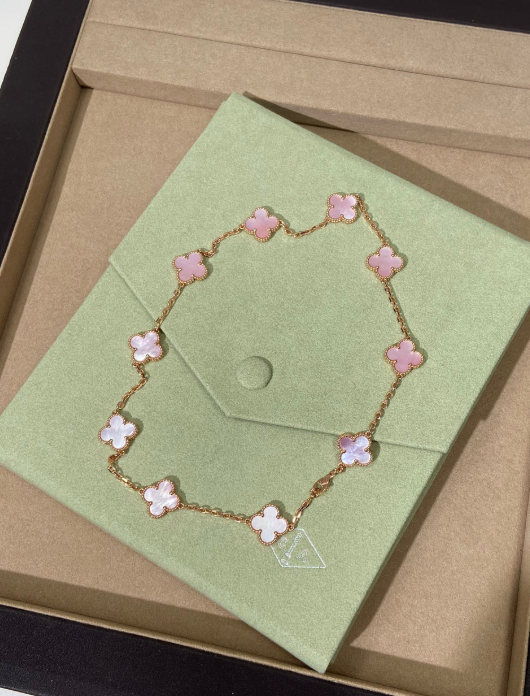 [Eterna Jewels Schmuck] Rosa Halskette mit zehn Kleeblatt-Designs