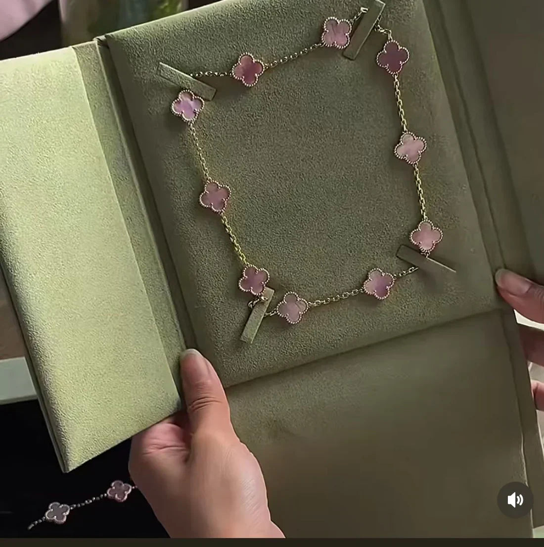 [Eterna Jewels Schmuck] Rosa Halskette mit zehn Kleeblatt-Designs