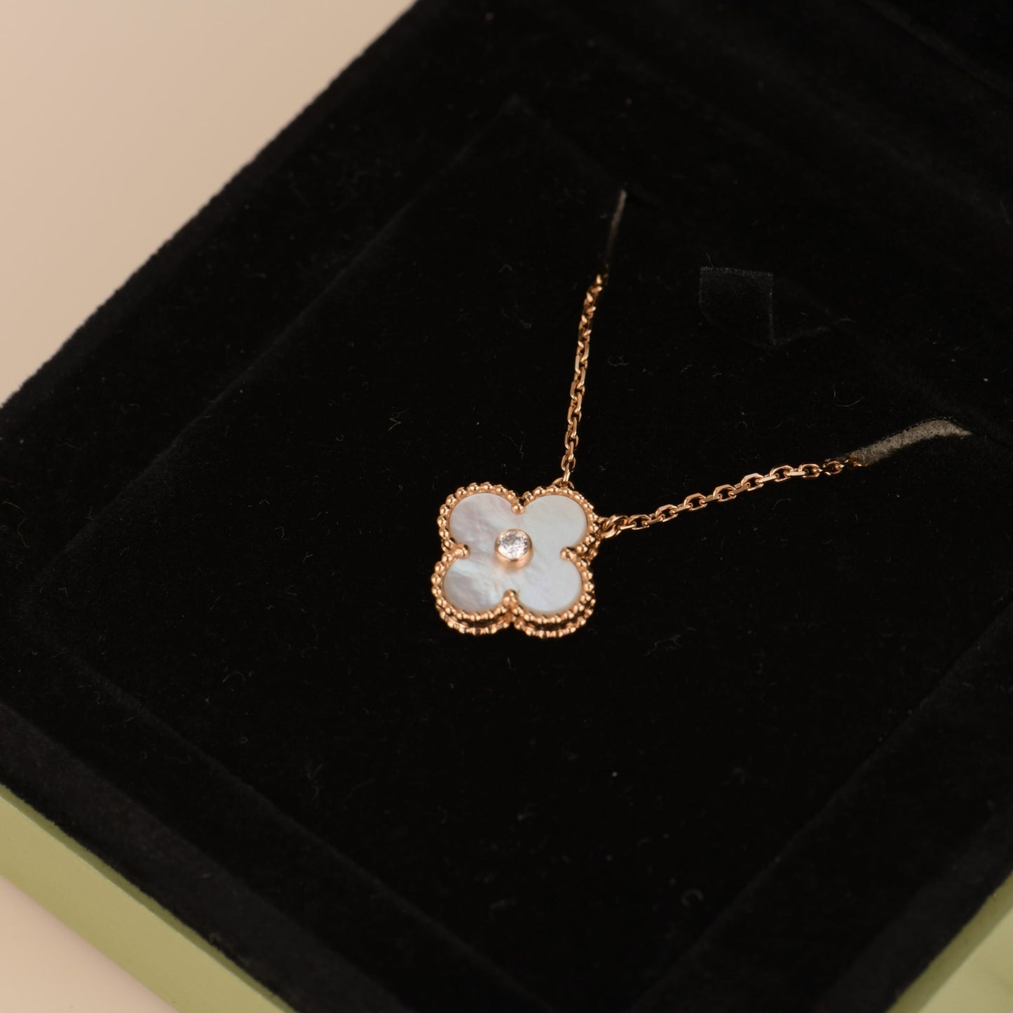 [Eterna Jewels]KLEE 15MM DIAMANT WEISSE FRITILLARIA-HALSKETTE