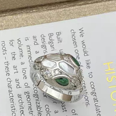 [Eterna Jewels]BRANDNEUE VERSCHIEDENE SCHLANGENKOPF-PERLMUTTRINGE