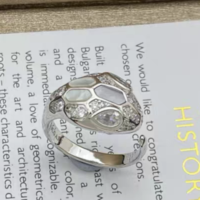 [Eterna Jewels]BRANDNEUE VERSCHIEDENE SCHLANGENKOPF-PERLMUTTRINGE