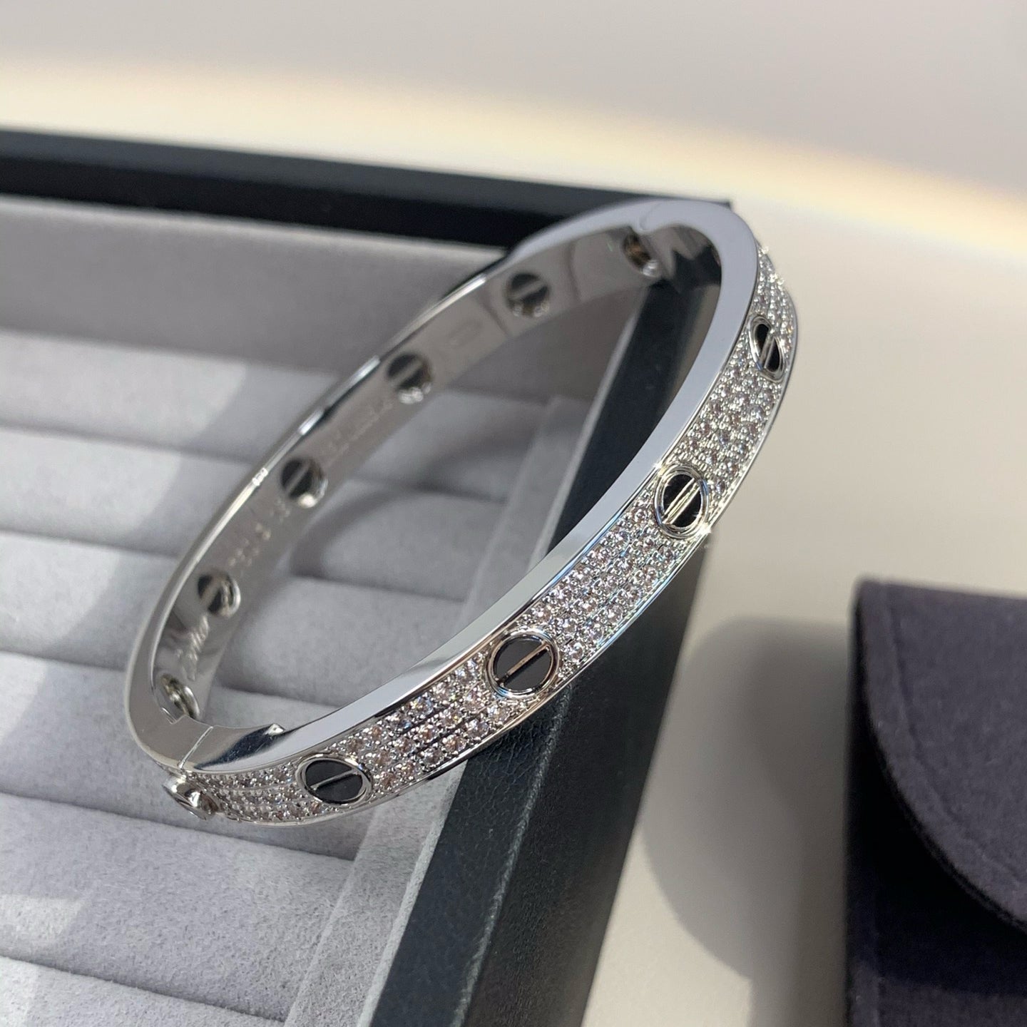 [Eterna Jewels]LIEBESARMBAND 6,1 MM DIAMANTBESETZTE KERAMIK